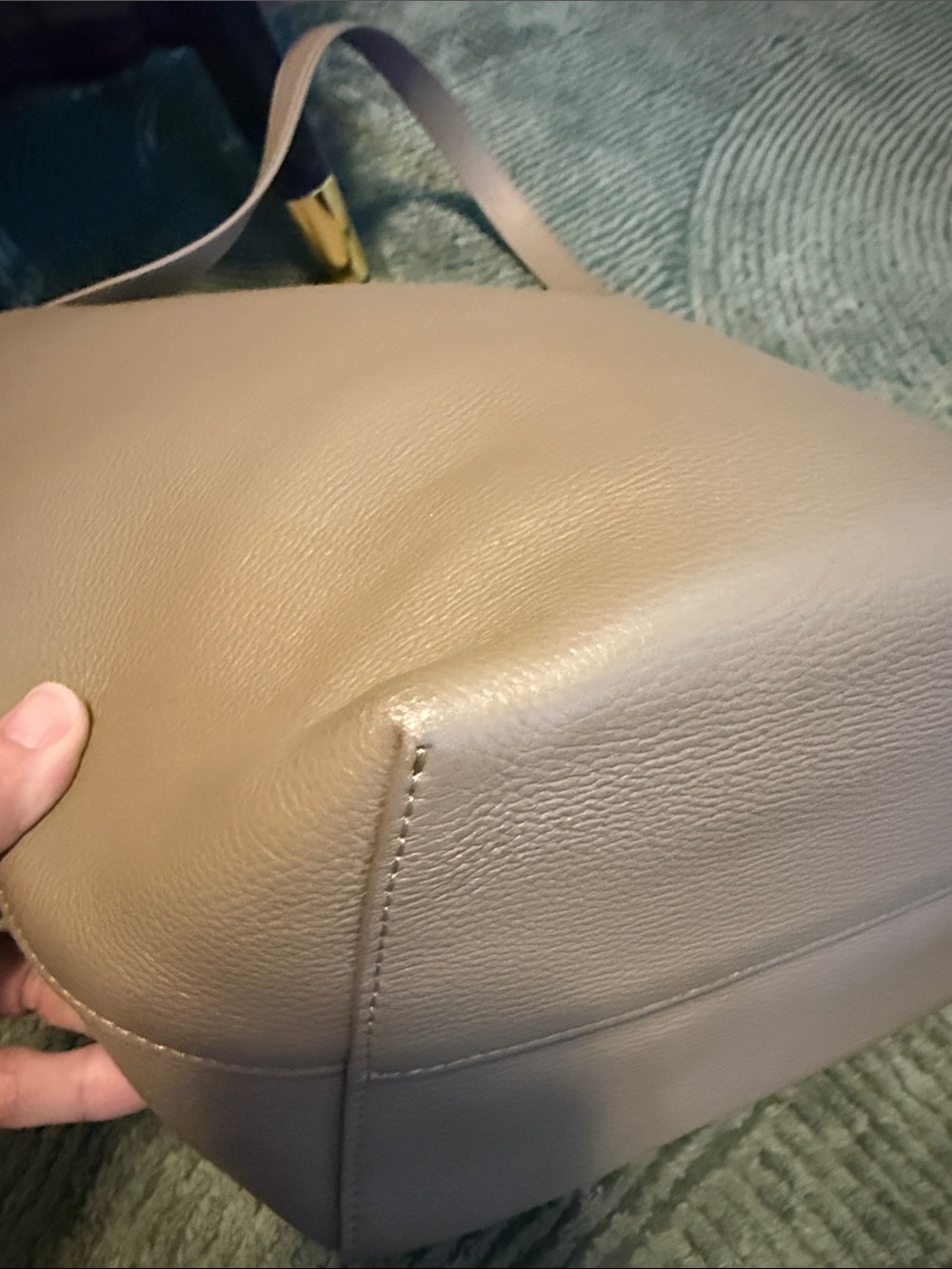 Large leather Bucket Bag - Picture 4 of 12